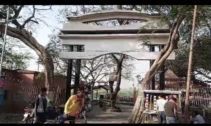 श्मशान घाट में डोम राजा की डिमांड पर लगेगा ब्रेक, जांच के आदेश