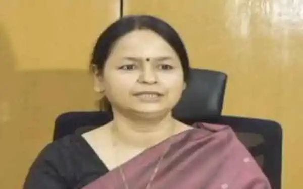 राज्य में चल रही विभिन्न सड़क योजनाओं की लगातार मॉनिटरिंग करें: अलका तिवारी