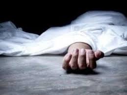 बबूल के पेड़ की डाली में फांसी के फंदे पर लटकी हुई एक महिला का शव मिला