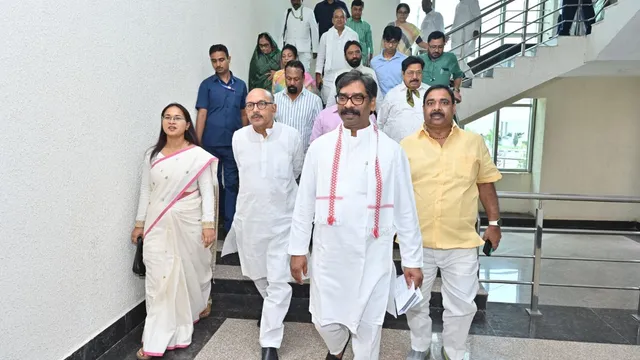 Jharkhand Rajya Sabha Chunav Result Live: जेएमएम के बैजनाथ राम और BJP समर्थित निर्दलीय परिमल नथवाणी को मिली जीत, कांग्रेस को झटका