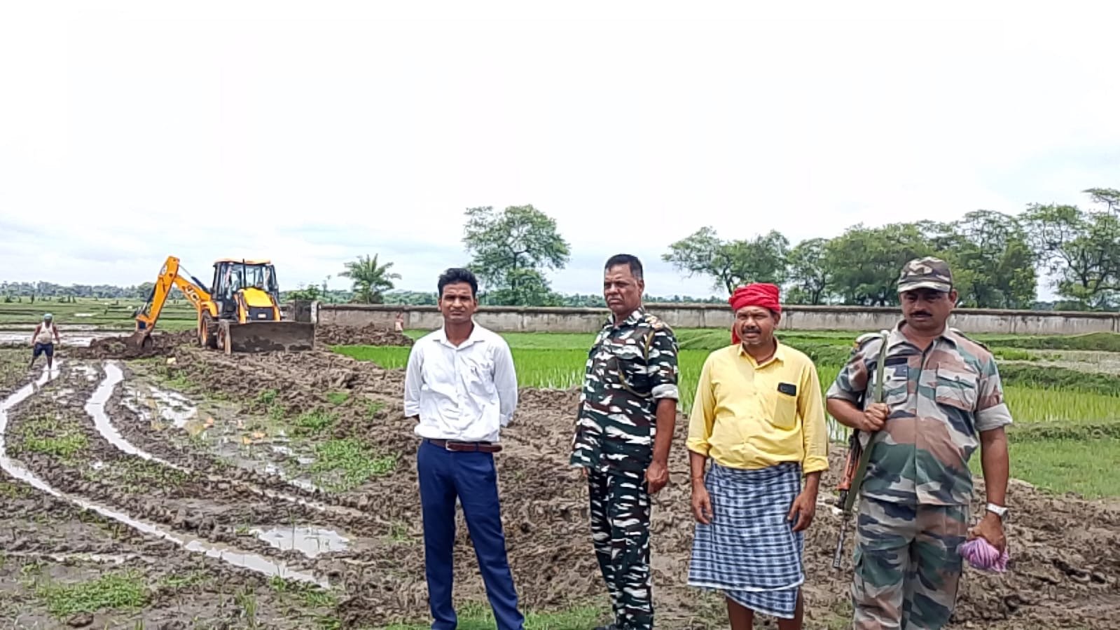 ठाकुरगंगटी में रैयती जमीन से हटाई गई अवैध मिट्टी, प्रशासन की निगरानी में खाली कराया गया कब्जा
