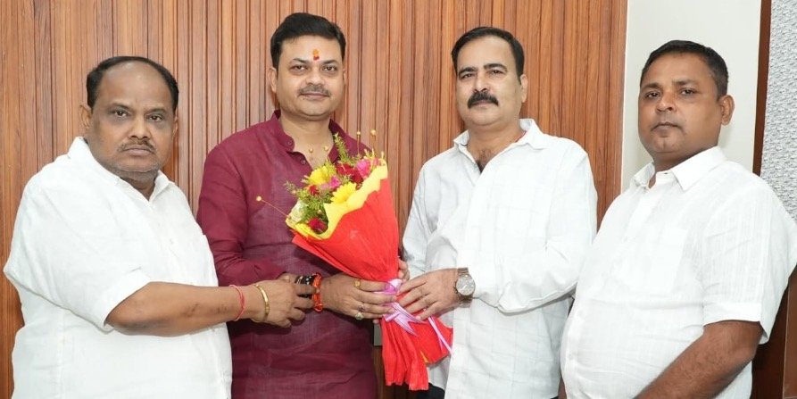 भागलपुर के जदयू नेताओं ने मंत्री संजय सिंह से की मुलाकात, पेयजल योजनाओं और नल-जल योजना पर हुई चर्चा