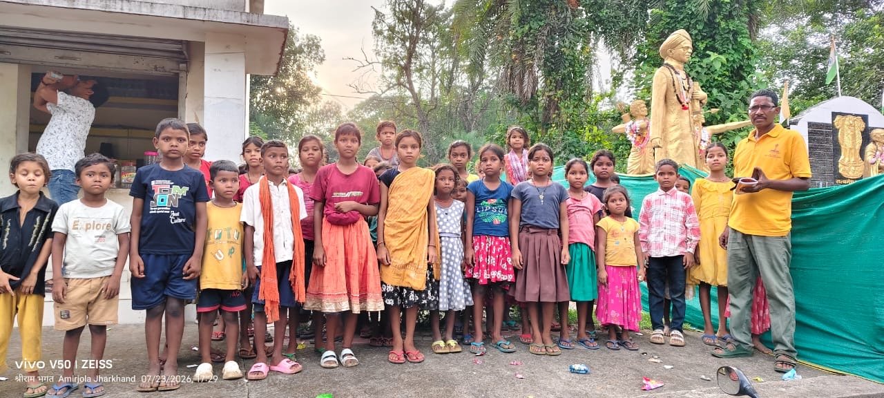 अमड़ापाड़ा के सुनसान स्कूल में घुसे मनचले, छात्राओं से बदसलूकी; बच्चों में दहशत