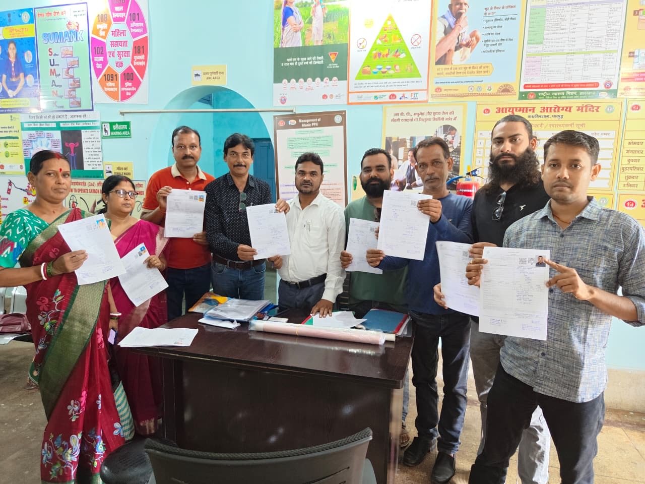 पाकुड़: एसआईआर अभियान को मिला जनसमर्थन, जनप्रतिनिधियों ने भरे एन्यूमरेशन प्रपत्र