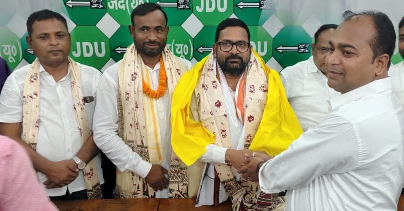 महानगर जदयू कार्यालय पहुंचे प्रहलाद सरकार, कार्यकर्ताओं ने किया भव्य स्वागत
